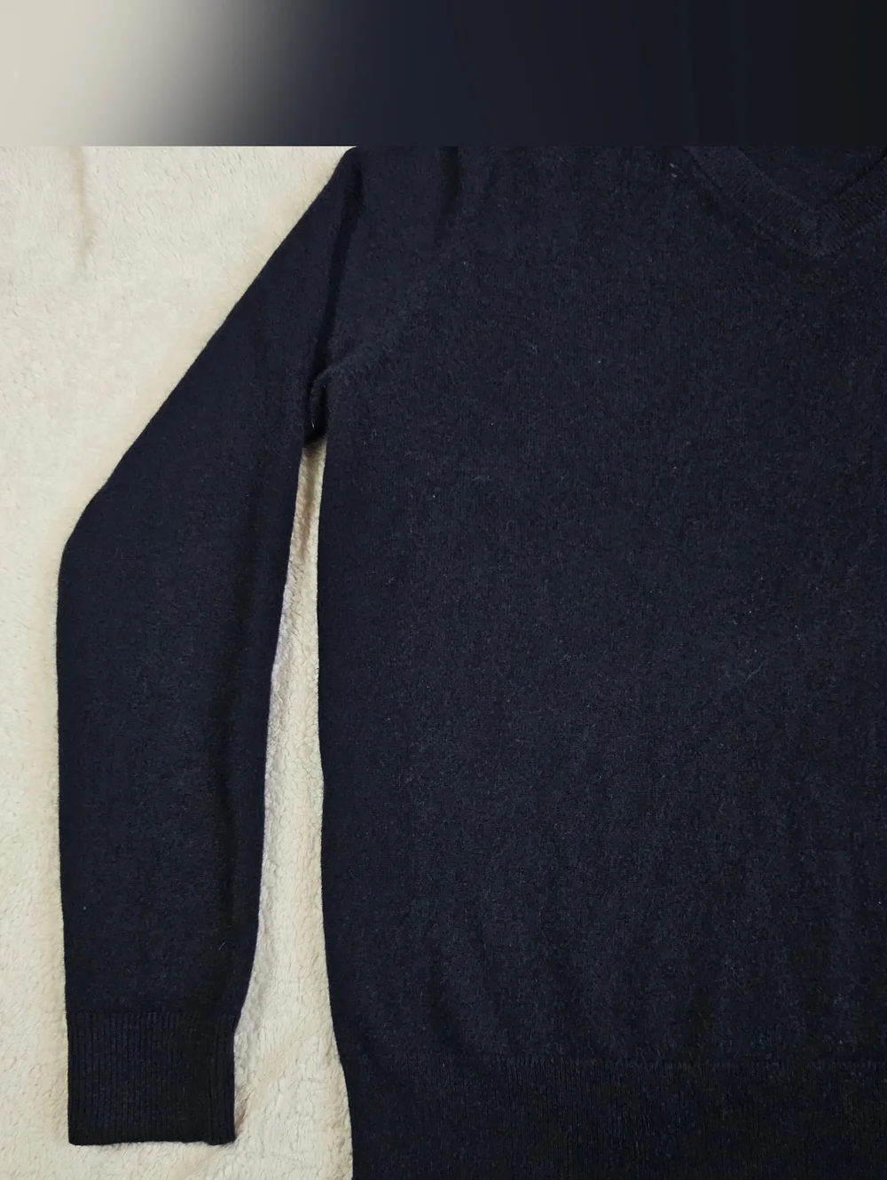 Velvet by Graham & Spencer Navy V-Neck Men's Sweater Cashmere.